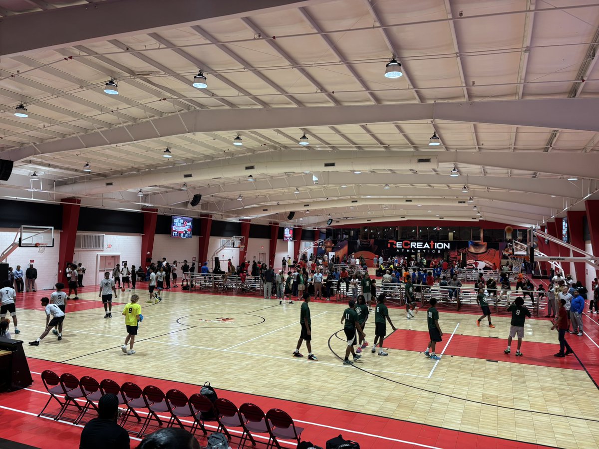AndrewBaxleySC's tweet photo. 📍 Columbia, South Carolina

Back at the Glymph League for one more night of fall league hoops this week. https://t.co/Hni6FMgUzN