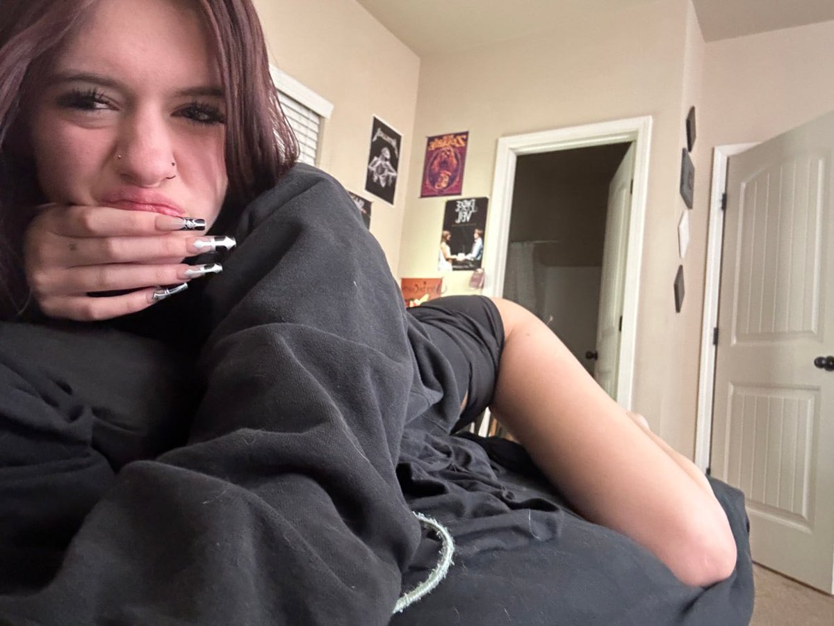 DroopyDebbie tweet picture