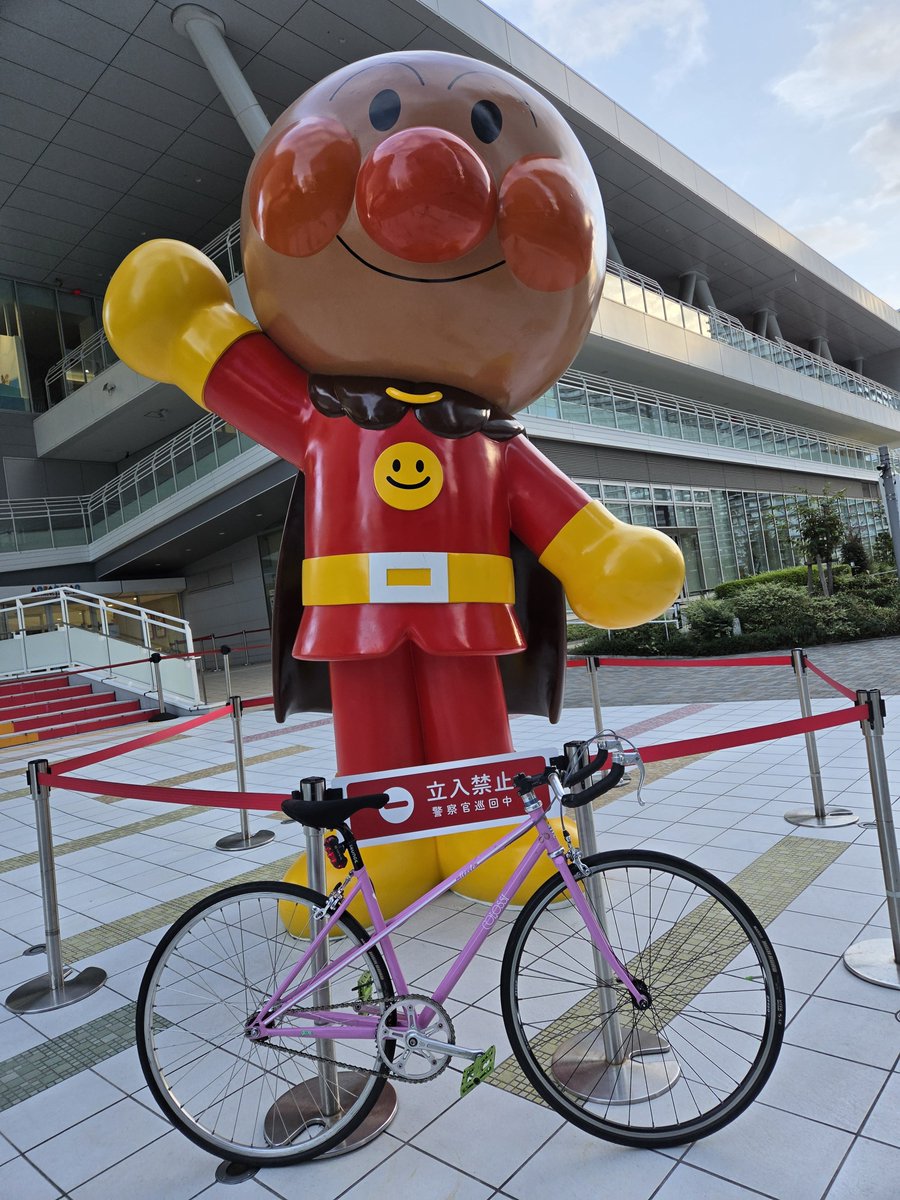 cubasscissor's tweet photo. おはようございます

今朝はみなとみらいをグルっと🚴‍♀️
アンパンマンに元気を貰い
山下公園でミレニアム・セレブリティの入港見ながらノンビリと

赤い靴パイセンにご挨拶

あべ理容館8時30分開店です💈 https://t.co/n16usHsuuk
