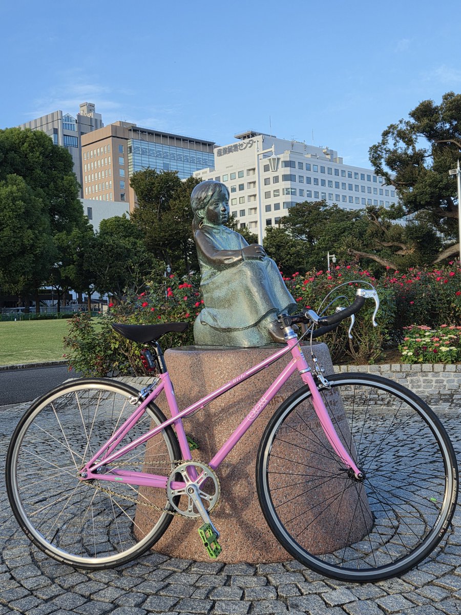 cubasscissor's tweet photo. おはようございます

今朝はみなとみらいをグルっと🚴‍♀️
アンパンマンに元気を貰い
山下公園でミレニアム・セレブリティの入港見ながらノンビリと

赤い靴パイセンにご挨拶

あべ理容館8時30分開店です💈 https://t.co/n16usHsuuk