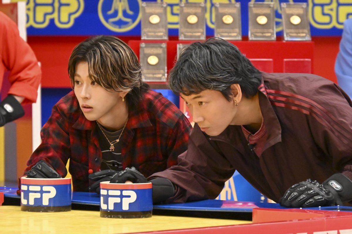 modelpress's tweet photo. 「それスノフレンドパーク」3時間スペシャル
Aぇ! group末澤誠也・M!LK山中柔太朗ら参戦❗

綾野剛が闘志燃やす「たぎってきたねぇ！」
📺10月16日（金）19時～
https://t.co/tqEsXpl3RH

Snow Man vs 映画「mentor」vs「恋とき」チーム
による三つ巴対決💪

映画「mentor」チーム：磯村勇斗・末澤・綾野
（高橋尚子・木村沙織が助っ人参戦）

「いろはの恋は時代をかける」チーム：上白石萌音・向井康二・山中・竹財輝之助・保田圭