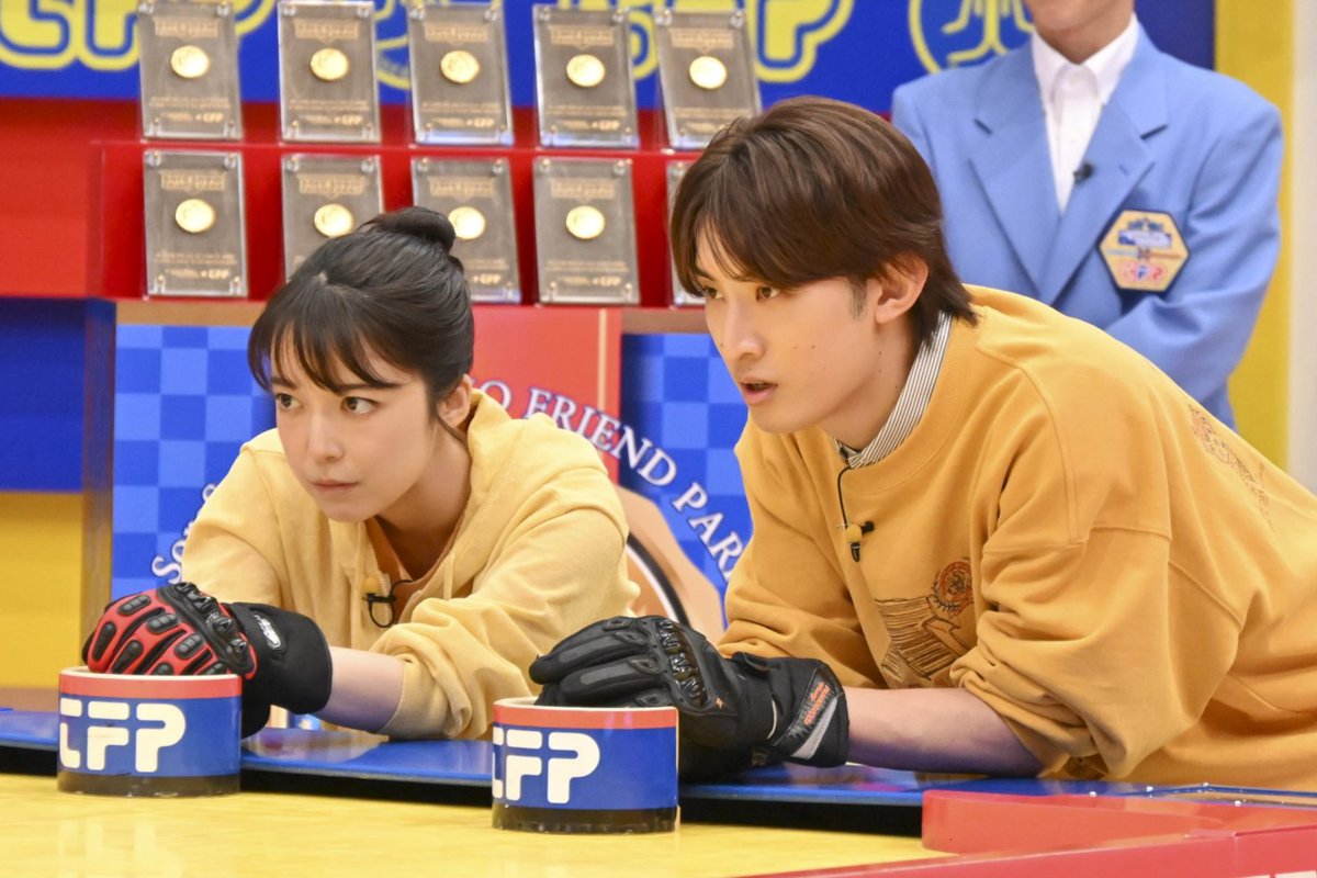 modelpress's tweet photo. 「それスノフレンドパーク」3時間スペシャル
Aぇ! group末澤誠也・M!LK山中柔太朗ら参戦❗

綾野剛が闘志燃やす「たぎってきたねぇ！」
📺10月16日（金）19時～
https://t.co/tqEsXpl3RH

Snow Man vs 映画「mentor」vs「恋とき」チーム
による三つ巴対決💪

映画「mentor」チーム：磯村勇斗・末澤・綾野
（高橋尚子・木村沙織が助っ人参戦）

「いろはの恋は時代をかける」チーム：上白石萌音・向井康二・山中・竹財輝之助・保田圭