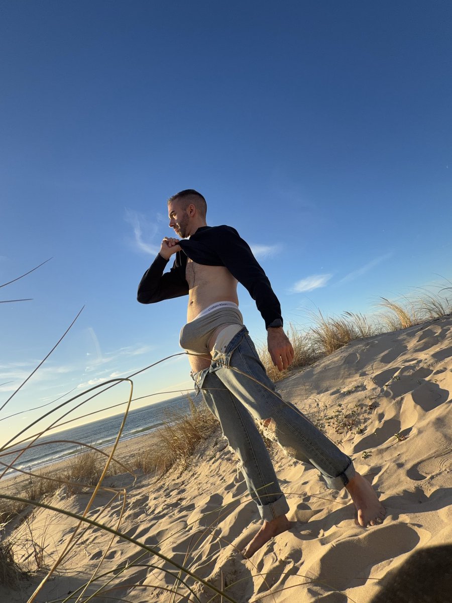 BFiol1027's tweet photo. Help me to unload it #gay #grindr #hung #cock #bulge #gayboy https://t.co/byF1xoRvu7
