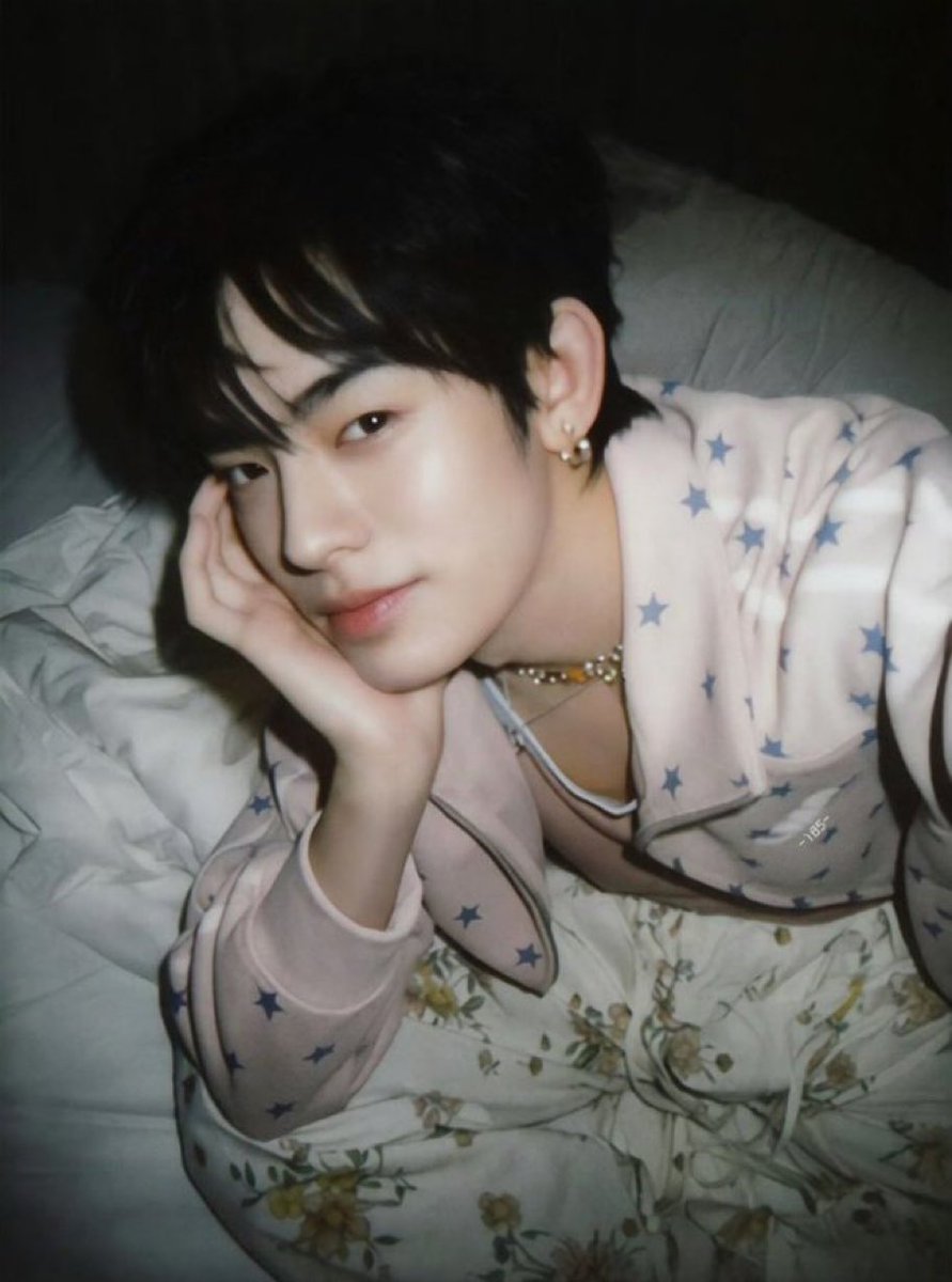 jaipikk's tweet photo. the way his shirt is unbuttoned oh i’m sick https://t.co/Q2J6dc6x0l