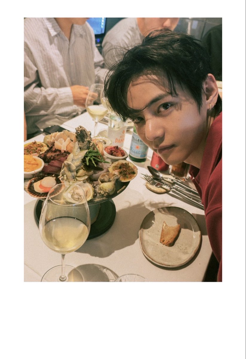Honeycombwaffle's tweet photo. Jungkook showed photos of all his food today. 🤭 https://t.co/jN2KVq1dCY
