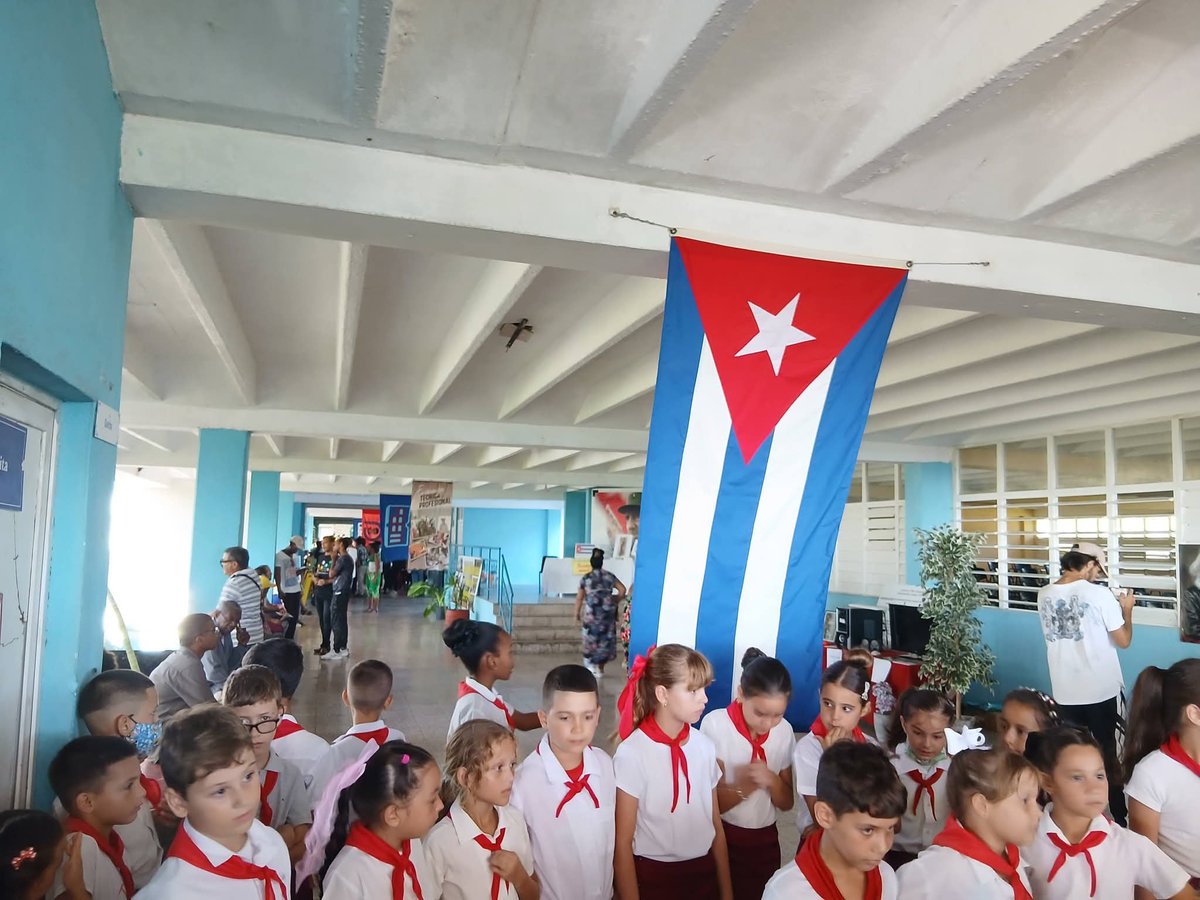 DtorprovEduMtz's tweet photo. Recibe la escuela pedagógica los estudiantes de secundaria básica en su festival de formación vocacional.
#MatancerosEnVictoria 
#CubaMined https://t.co/w9WxVRdL1m