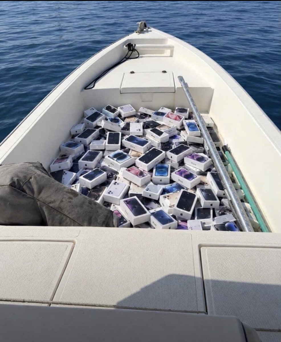NtokuboBlog's tweet photo. Iran has Sunk a Container Ship in the Strait of Hormuz that was carrying luxury Perfumes and Iphones from Dubai to Nigeria.

#بانی_وفاق_المدارس #نبا_الاردن 
Arise Tv Eja Meja Davido Adeleke 
Congratulations Oba  #ZUKO https://t.co/UGLrADOBEm