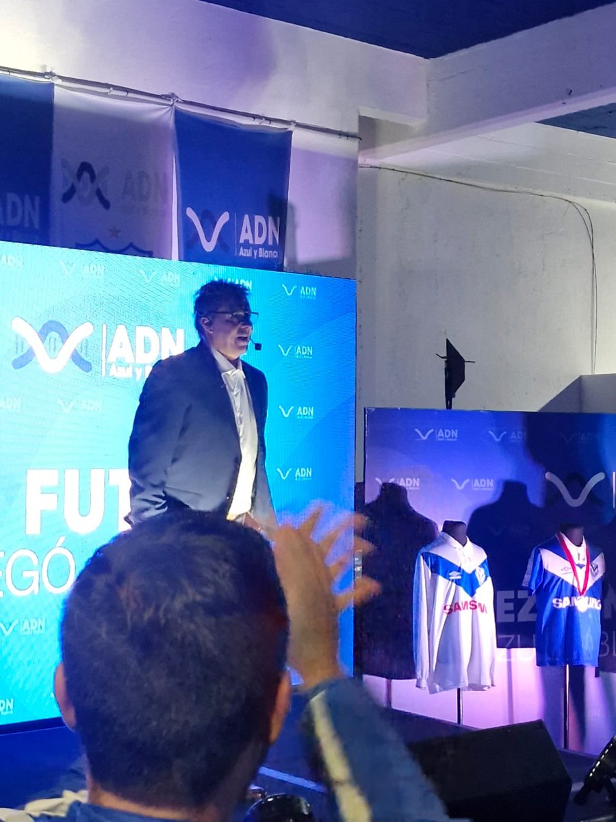 velez670's tweet photo. 💥 ¡BOMBAZO!

💣 Al grito de para ser grande hay que ser Campeón Mundial, la agrupación ADN confirma a Héctor “Coio” Almandoz como candidato a Director Deportivo en #Vélez. https://t.co/EU7gf43pK2