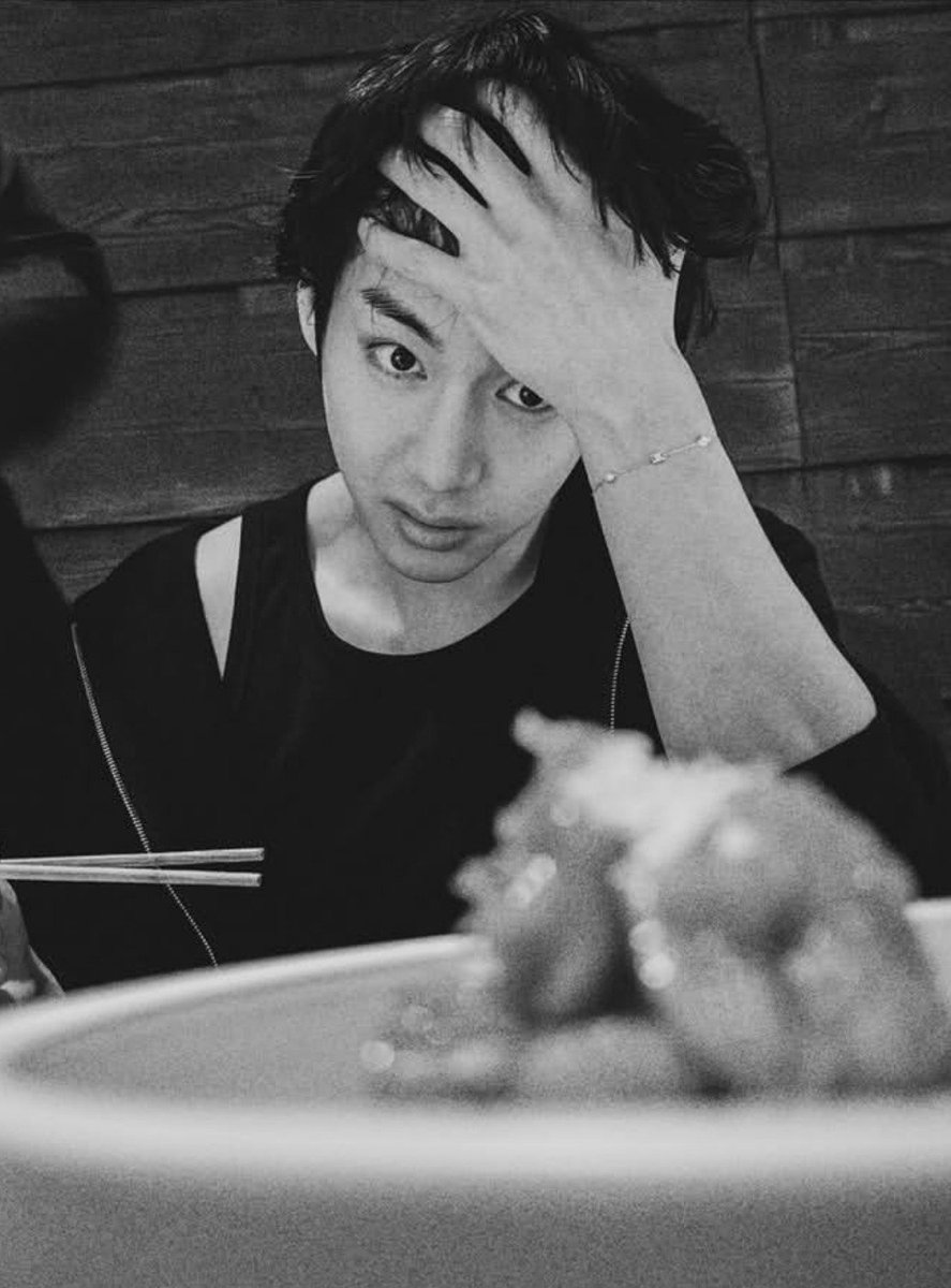 koovarbie's tweet photo. JUNGKOOK POSTED A TAEHYUNG PHOTO DUMP ON HIS INSTAGRAM OMG 😭 https://t.co/m7OWAmV9VJ