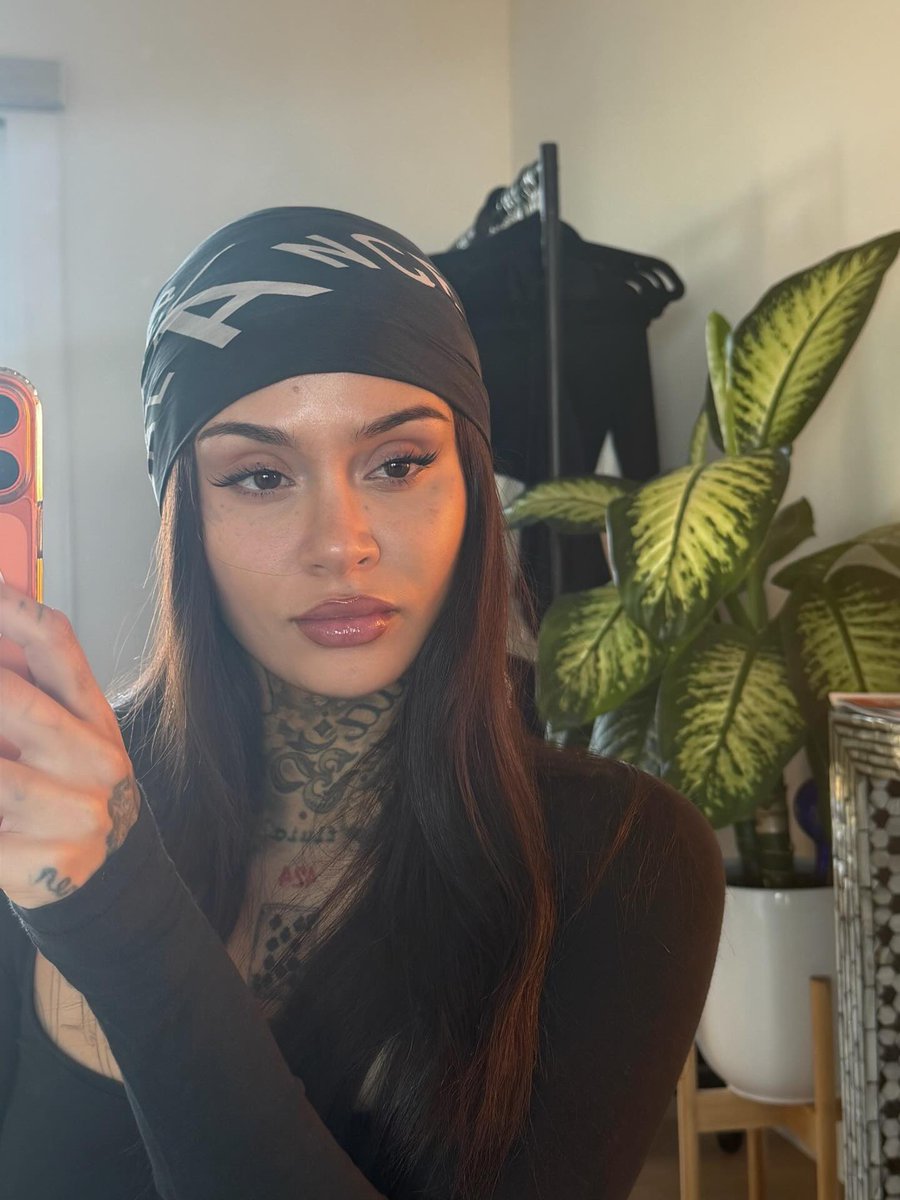 yannasangel's tweet photo. kehlani is the definition of a mirror selfie https://t.co/qFkXUuMmDZ