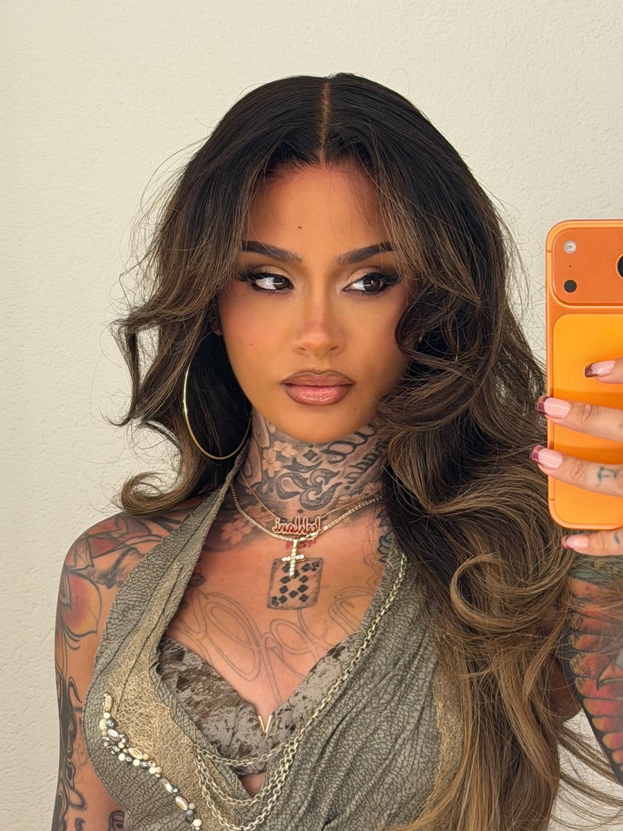 yannasangel's tweet photo. kehlani is the definition of a mirror selfie https://t.co/qFkXUuMmDZ