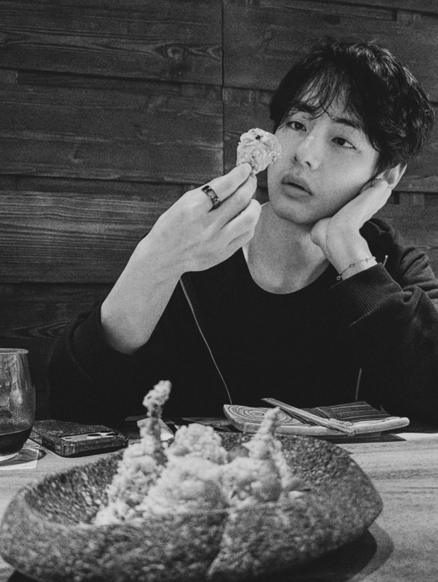 bambiiitos's tweet photo. by mnijungkook ♥︎ https://t.co/zO5hVVgF13