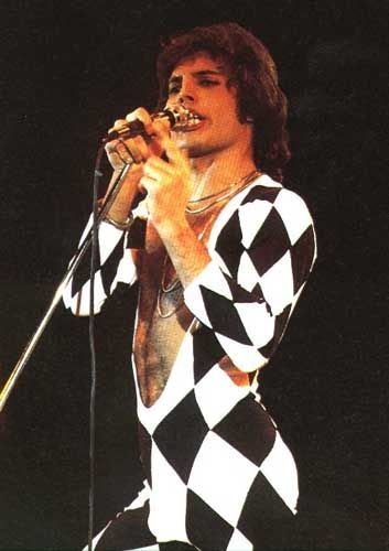 crockpics's tweet photo. Freddie Mercury in his black and white harlequin catsuit, the look he wore on stage throughout 1977. The diamond unitard was reportedly inspired by the Harlequin costume from the 1910 ballet Carnaval, danced by Vaslav Nijinsky. "I'm into this ballet thing," Freddie told NME in June 1977, "and trying to put across our music in a more artistic manner than before." He wore it across Europe and North America that year, from the A Day at the Races tour to News of the World. One of his harlequin costumes sold at auction in 2012 for £22,500.

👑 Freddie said he was "into this ballet thing" in 1977. Did any rock frontman ever move on stage like him? 👑 👇️
