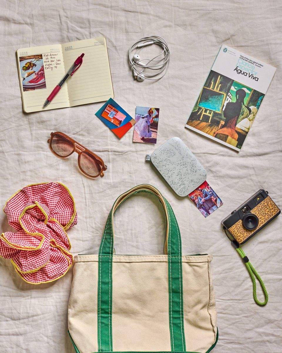 HPSprocket's tweet photo. just a girl and her bag full of little things that make life cuter 🍒👜💌

camera roll memories, mini HP Sprocket prints &amp; a journal for romanticizing every little moment 📸🫧🎀

#HPSprocket #WhatsInMyBag #RomanticizeYourLife #MemoryKeeping #JournalWithMe https://t.co/1ywoEsKKwp