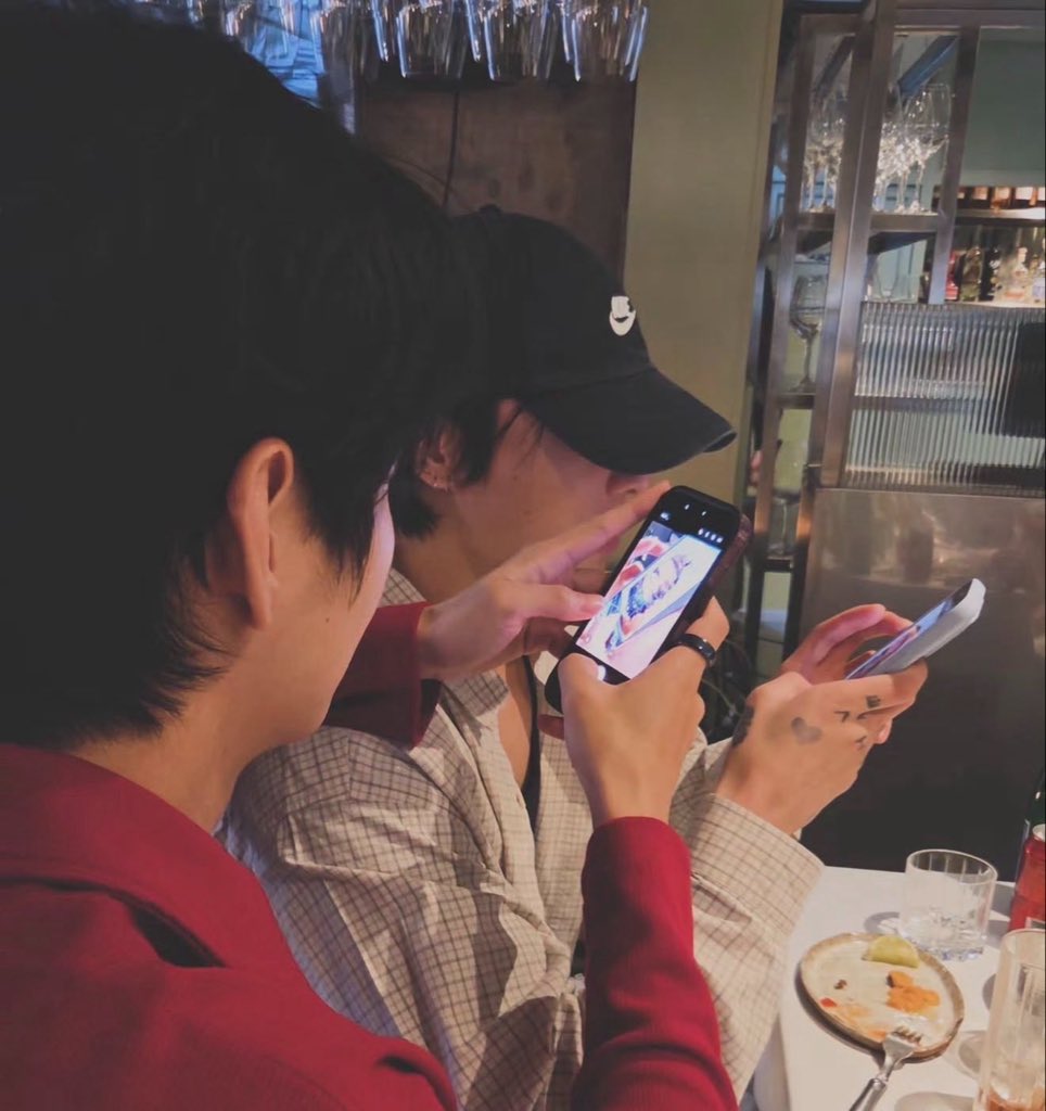 kvstrawcigs's tweet photo. TAEKOOK 😭😭 https://t.co/2Q4NtT8S3d