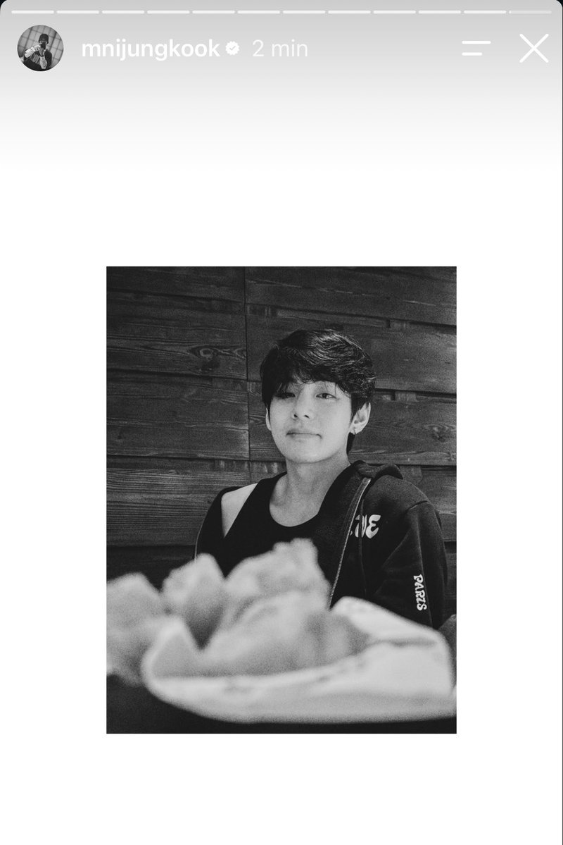 v_basquiat's tweet photo. TAEKOOOOOOOOOOOOOOOOOK https://t.co/JqlpzqO5Dy