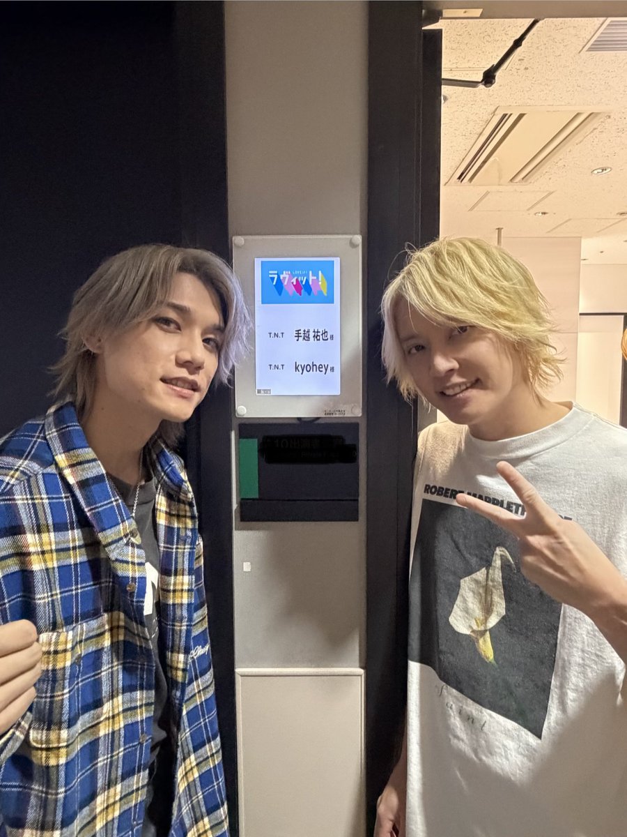 TNT_official_jp's tweet photo. TBS 『#ラヴィット！ 』@tbs_loveit 
生放送始まりました‼️🐰
T.N.T #手越祐也 #kyohey
よろしくお願いします🙏 https://t.co/q7BK3WS9te