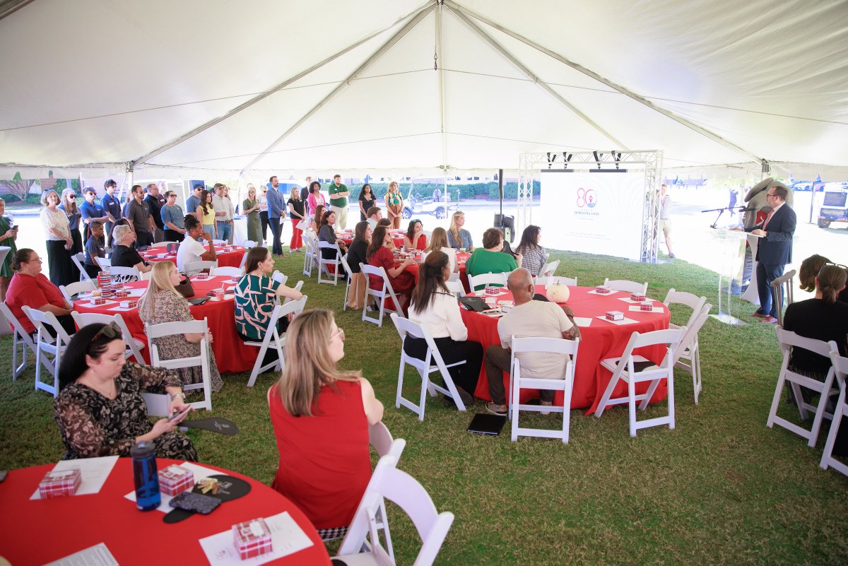 UofAlabama's tweet photo. #TodayAtUA we kicked off our annual @unitedway campaign, where students are taking an active role in leading the charge! SGA’s student-led efforts have already raised more than $25K, surpassing their original goal for student giving 👏 More: https://t.co/KlZ8pTTmnm https://t.co/rF85YpRpZG