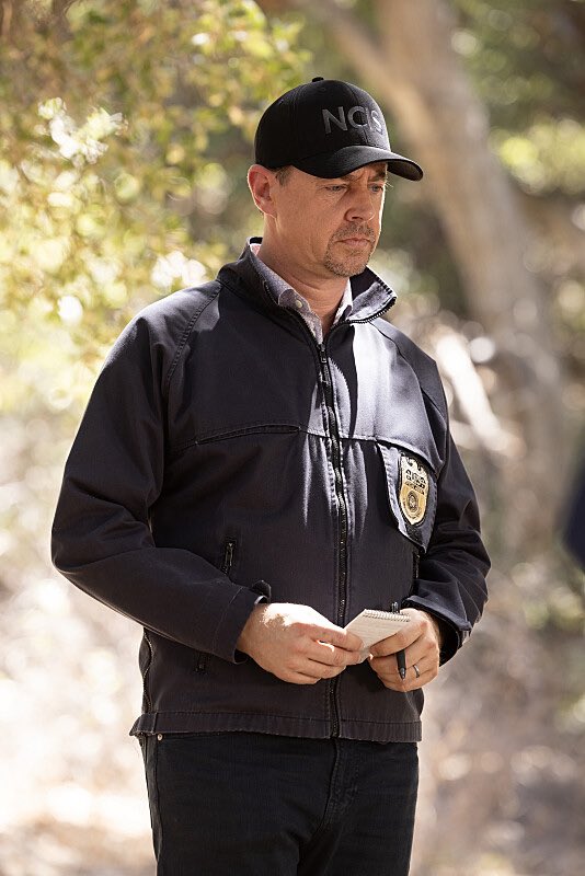 NCISVerseAlerts's tweet photo. #NCIS Season 24 Episode 4 "Like and Subscribe" Promo Pictures

When a sailor moonlighting as a contestant on an online game show turns up murdered, the team discovers his death has nothing to do with the show’s prize money. Also, Tony faces a threat far more intimidating than any killer.

via Paramount Press Expresses