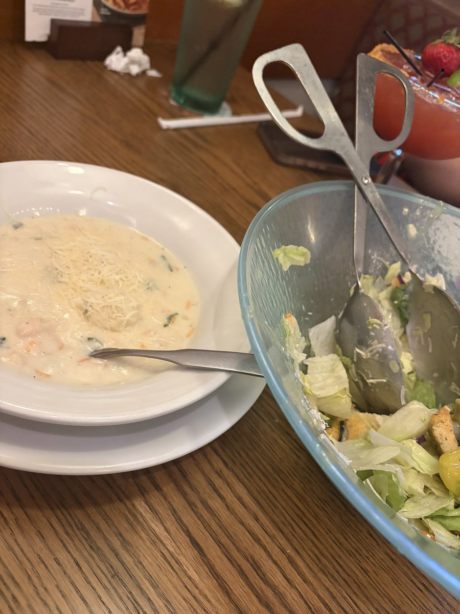_elyjoshi's tweet photo. do not worry guys @olivegarden https://t.co/gi3pfzvGC8