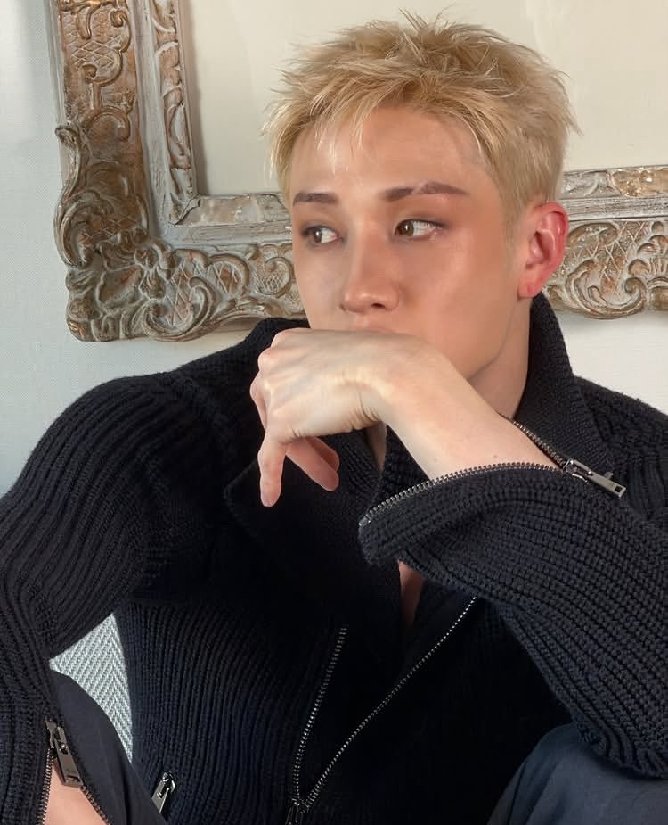 chanisetheral's tweet photo. 𑣲 poste uma foto sua com três dos seus favs e deixe seus moots escolherem quem combina mais com você ˚⟡˖ ࣪ https://t.co/jqH6kpiM6Q