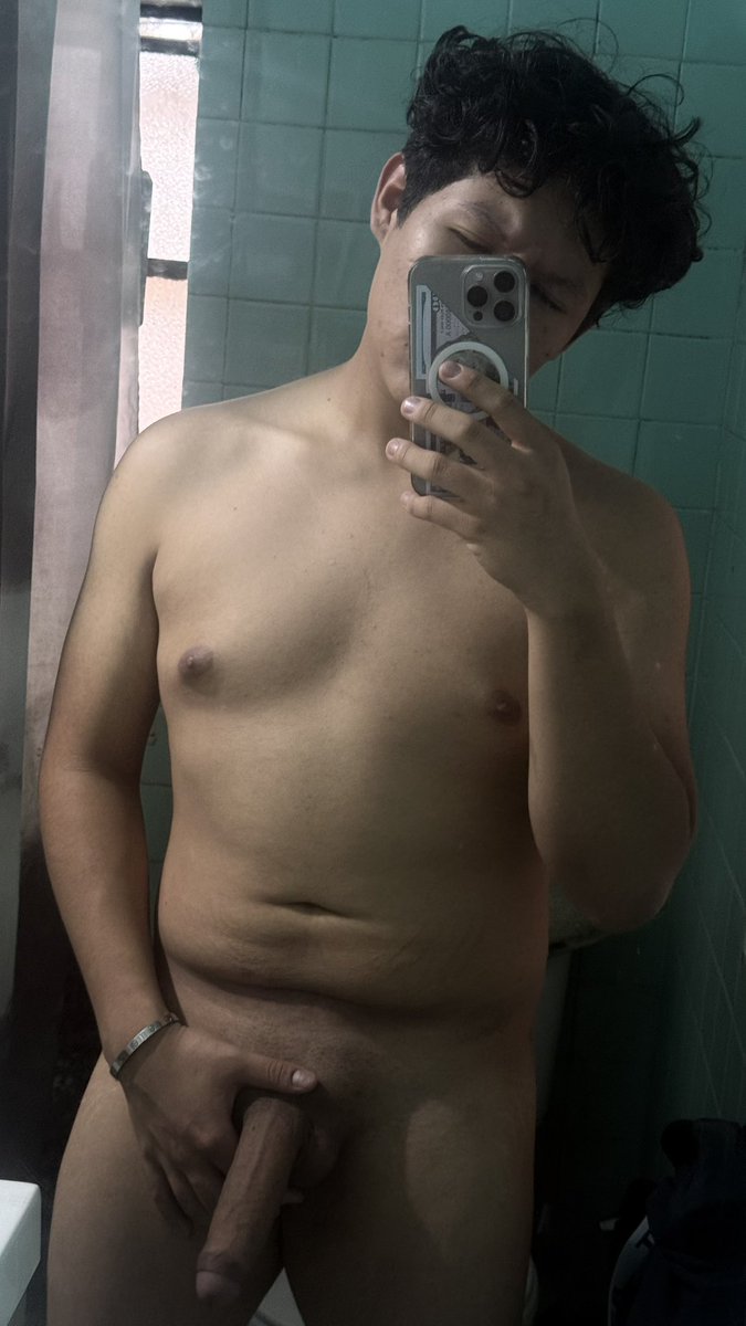 ElDeAzultiktok's tweet photo. Ya me estoy poniendo gordo 😜😜 #gordito https://t.co/7kDZI6myd3