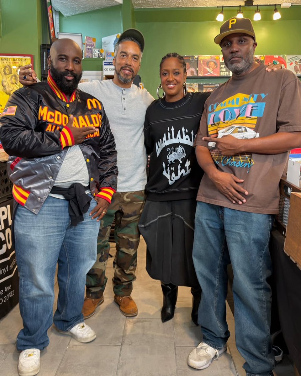 Train357's tweet photo. Be on the lookout from something special by Steph Lova’s #LiveAndDirect on YouTube with an extremely dope Grammy-winning emcee that just might include yours truly at the end of the show! Steph is building a platform with titans!
#KXNGatWork #GodGottaAfroAndGoldHoops #HipHop https://t.co/nFq8LKuCGD