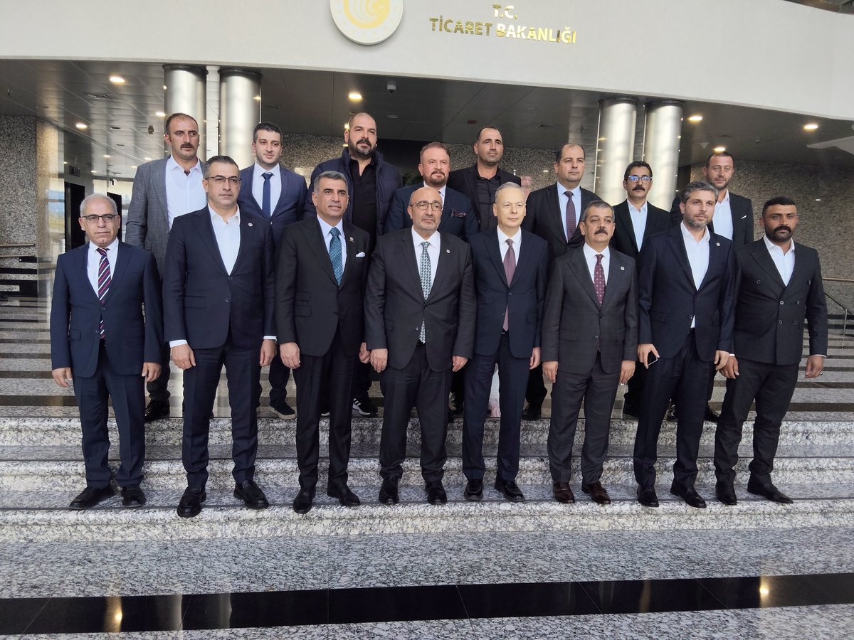 ceyk23ete's tweet photo. Ticaret Bakan Yrd. Sayın Volkan Ağar ve Elazığ M.Vekillerimizle Anadolu Tarımsal Üreticiler Derneği ve Üreticilerimize beraber Üzüm satışındaki krizi konuştuk. https://t.co/gdZe8TpSDE
