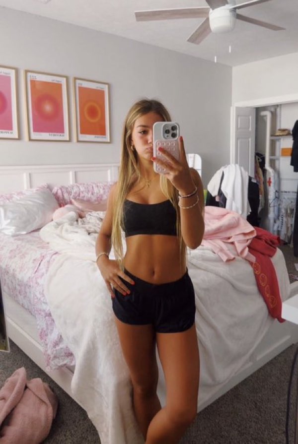 mommyscam01's tweet photo. ⚠️Beta’s interact⚠️

Awww, are you upset that Daddy gets everything he wants? 🥺💋

That sounds like a YOU problem, loser 😭💅

I’m spoiled, I’m selfish, I’m obsessed with myself… and you’re still here giving me attention. How embarrassing for you 🤭💸

Now be useful and remind https://t.co/KTMyIBo0GV
