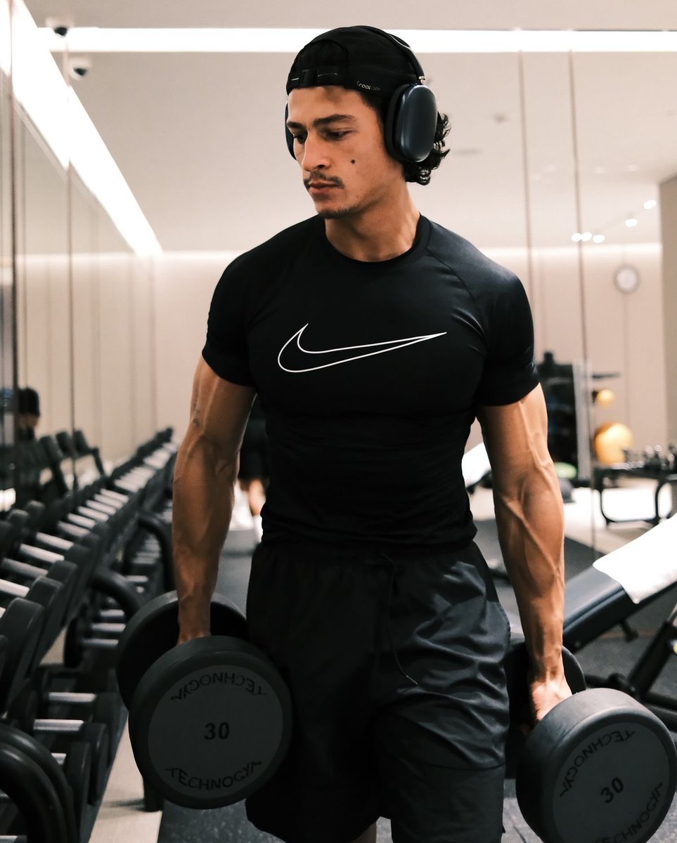 alex__reads's tweet photo. Literally remember seeing Emilio on TikTok, and said yup that’s Xaden https://t.co/E2JnqcFtX5