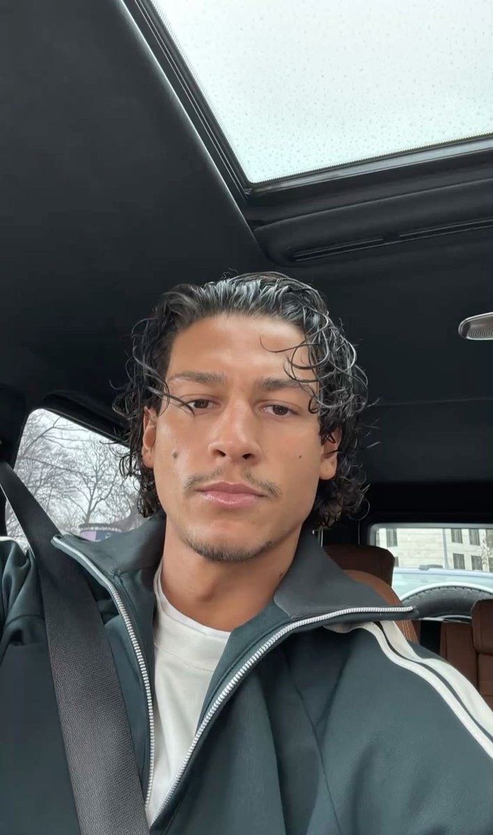 alex__reads's tweet photo. Literally remember seeing Emilio on TikTok, and said yup that’s Xaden https://t.co/E2JnqcFtX5