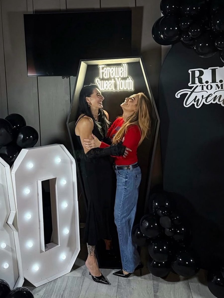 gay4ripley's tweet photo. this is so cuteee https://t.co/lbaTeeIsWR