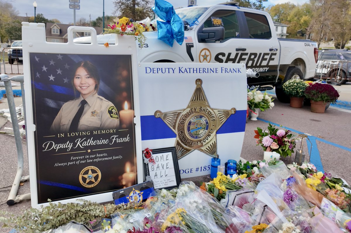 MNFOP's tweet photo. 💙 Never Forget Deputy Katherine Frank. 🇺🇸

Minnesota FOP DART is on the ground in Sioux Falls, providing meals and support alongside South Dakota FOP, Minnehaha County Sheriff's Office, and Sioux Falls Police.

One law enforcement family. Standing together.

#FOPStrong @siouxfallspd @MinnehahaCounty @UMNpublicsafety