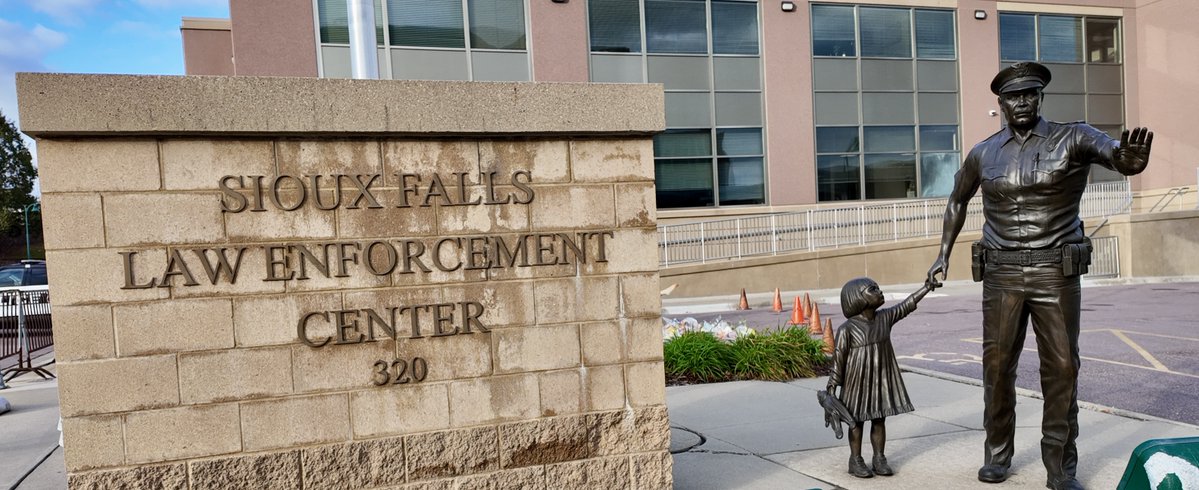 MNFOP's tweet photo. 💙 Never Forget Deputy Katherine Frank. 🇺🇸

Minnesota FOP DART is on the ground in Sioux Falls, providing meals and support alongside South Dakota FOP, Minnehaha County Sheriff's Office, and Sioux Falls Police.

One law enforcement family. Standing together.

#FOPStrong @siouxfallspd @MinnehahaCounty @UMNpublicsafety