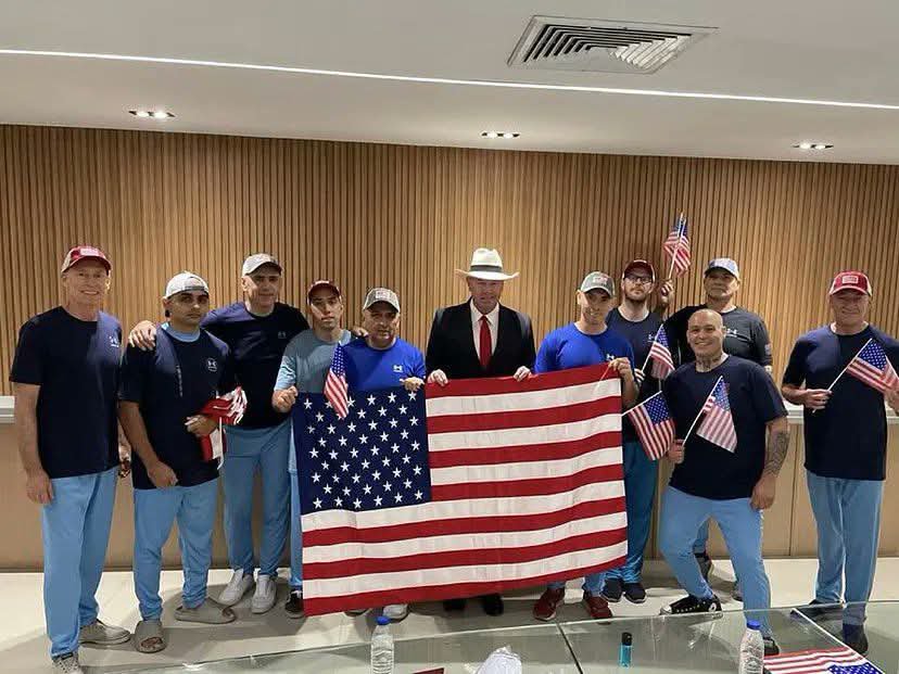 billyelsanto's tweet photo. @CoralTeresa Esos hdptas yankis se fueron gordos y fuertes inventan estos yankis para seguir robando petróleo ellos saben que si los sueltan se les acaba la minita ..🤮 https://t.co/WTHAkJ015o