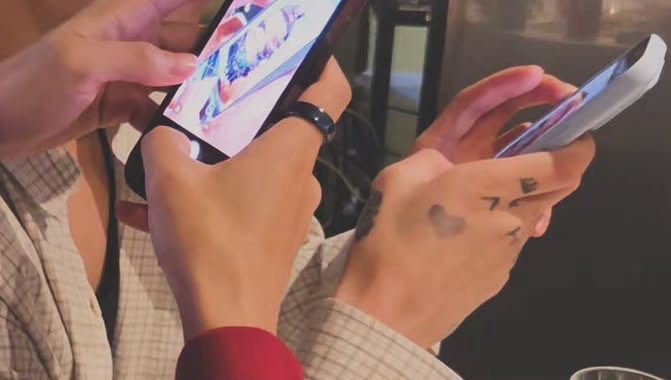kookvtwins's tweet photo. 🧎🏻‍♀️ https://t.co/DPvFXFVDtH