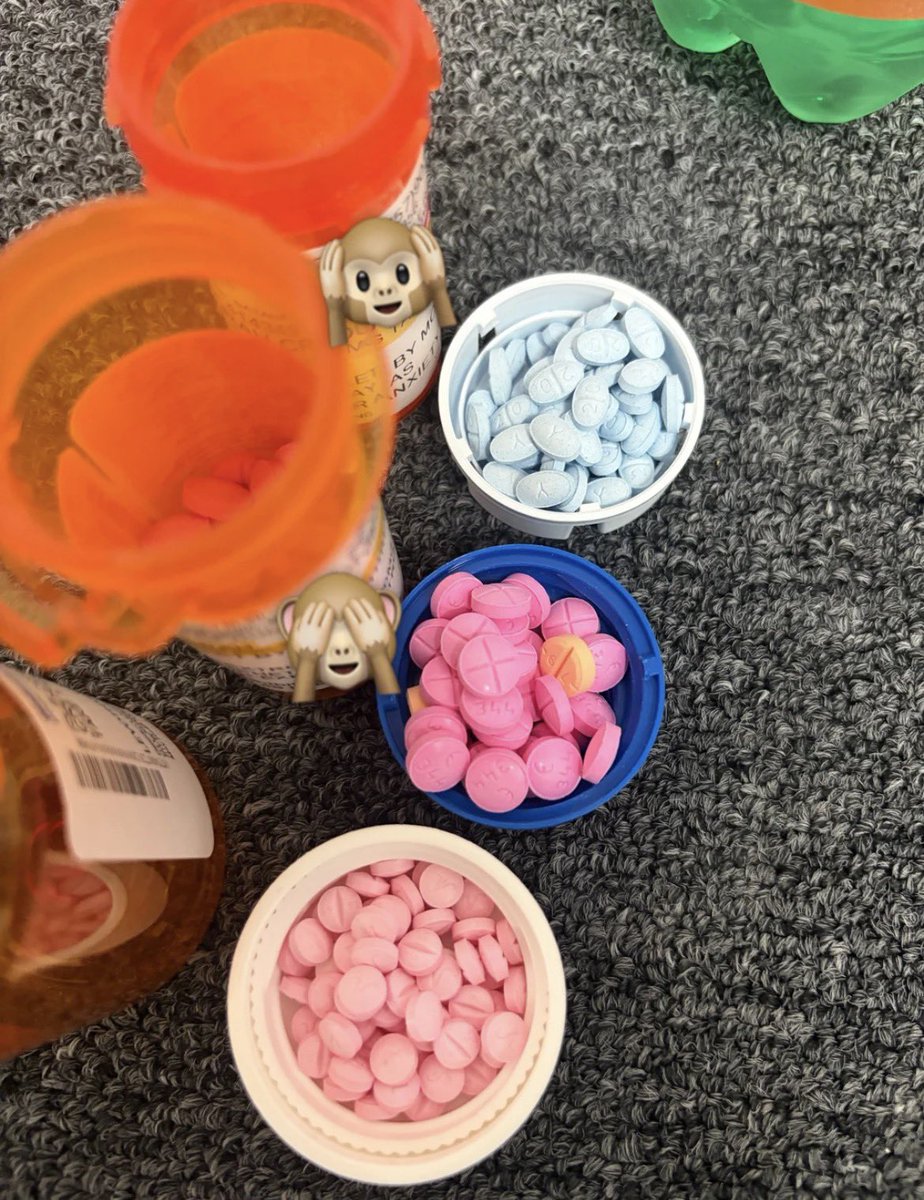 Pharmaguyelliot's tweet photo. Yaaa #medsafety #Xanax #Adderall #Oxycodone
Got scripts + ‘visionaries.’ 🤙signal at “Pharmaguyelliot.41 “ to cop. 🚩
Tele @pharmaguyelliot https://t.co/qpU60X7zMj