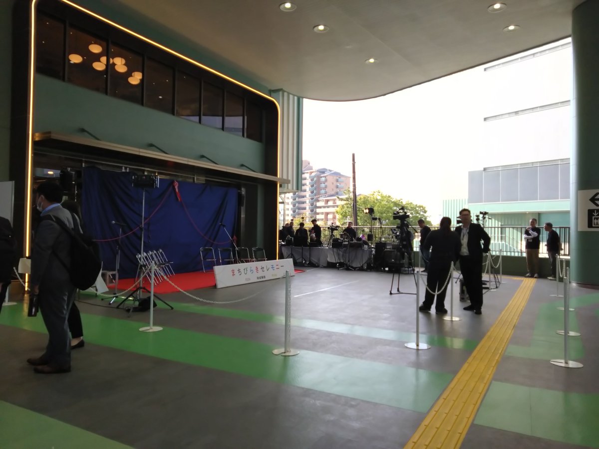 w_a_n_i's tweet photo. 津田沼サウス前、イベントでカメラたくさん！ https://t.co/4Ymu9FDuTo