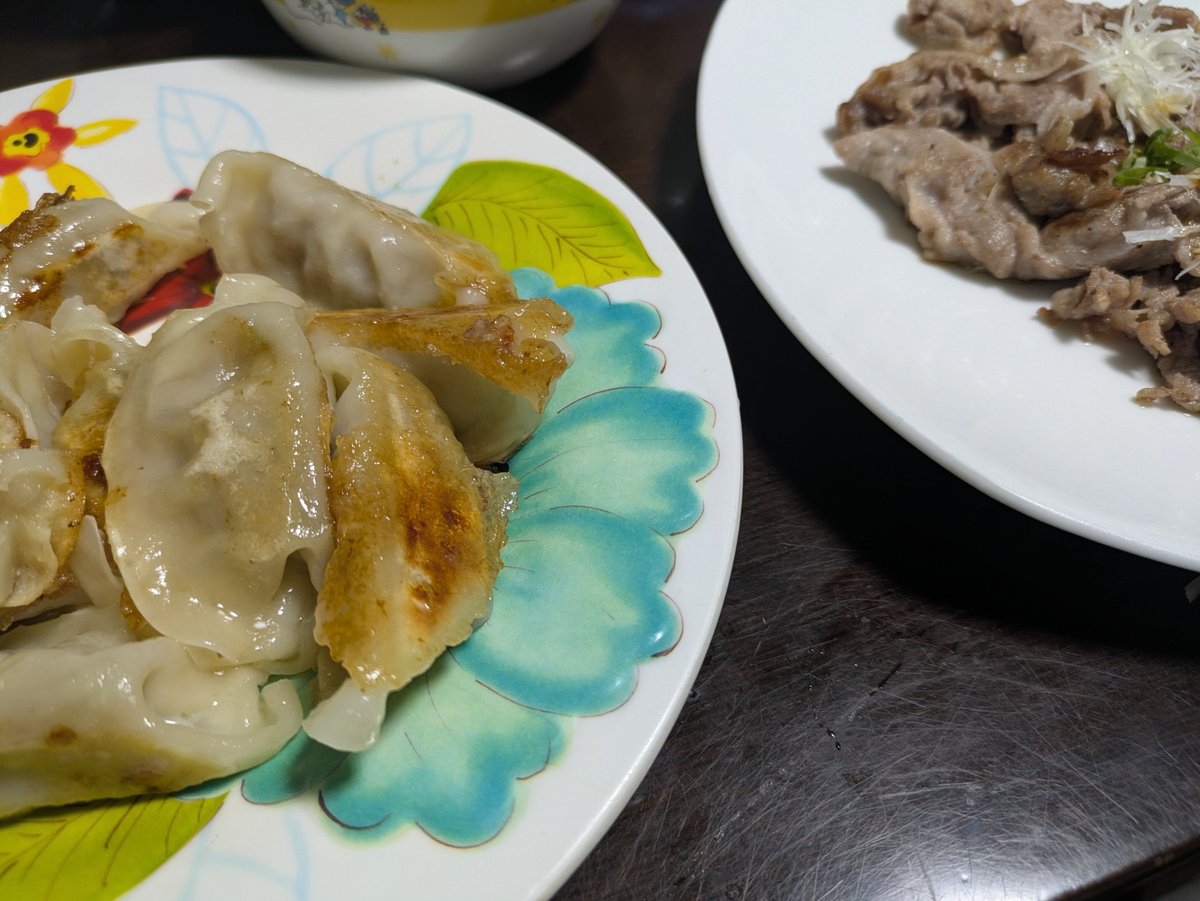 yonrokublog's tweet photo. 昨日の1日1食飯
・食前にバナナ
・海藻サラダ
・半熟玉子
・しらす豆腐
・あおさとろろ昆布味噌汁
・餃子
・豚肉焼いたやつ
・白米
・アサヒスーパードライ
#1日1食 
#オートファジー 
#16時間断食 　軟 https://t.co/ZAfrPwCRqk