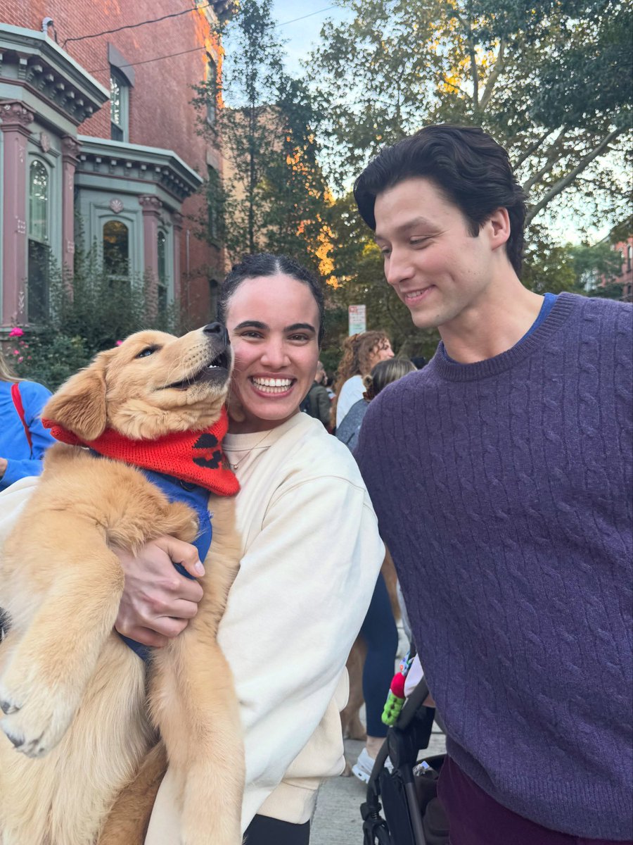 kalynstephenbra's tweet photo. FOFOS! Stephen Kalyn com uma fã hoje (15), em Hoboken, Nova Jersey.

via thesillygoosegolden https://t.co/9GFar5tI9X