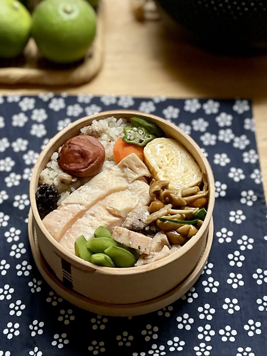V0113's tweet photo. お弁当！

#お弁当
#曲げわっぱ
#わっぱ弁当
#お弁当記録
#お昼ごはん
#料理好き
#腸活 https://t.co/UjX2jrogDU