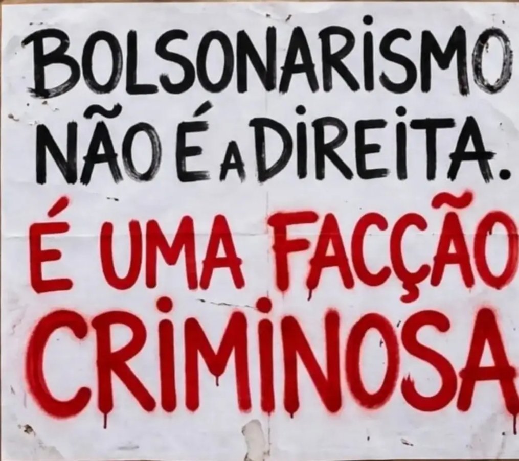 SubversivaPreta's tweet photo. FLÁVIO É COMANDO VERMELHO https://t.co/VfjvG9QLGj