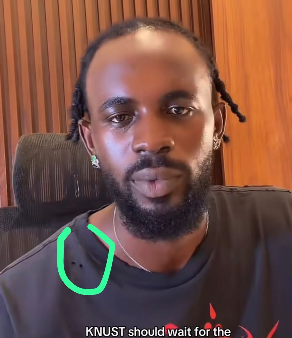 iamMrMarfo1's tweet photo. Blacko was seen wearing torn dress on live, Ebe like Blacko stingy pass obidi o 😂 https://t.co/DkKOlUglXn