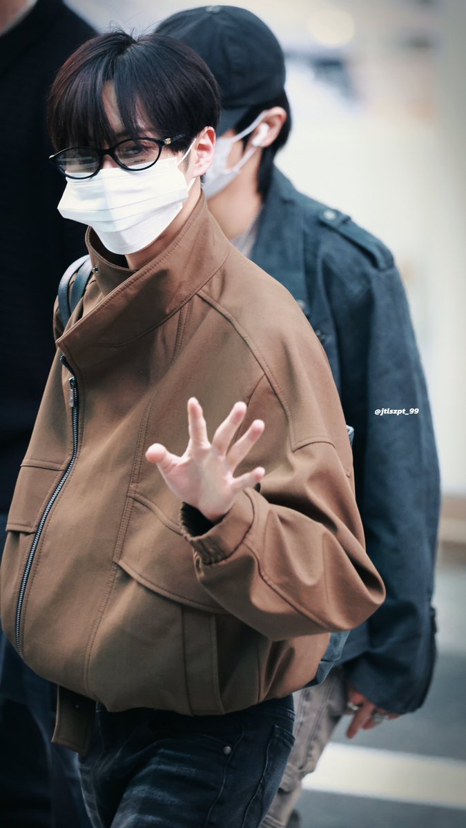 jtlszpt_99's tweet photo. 261016 ICN🛫
#아르노 #ARNO #장지아하오 #张家豪  #알파드라이브원  #ALPHADRIVEONE https://t.co/m1cHyJi3wA