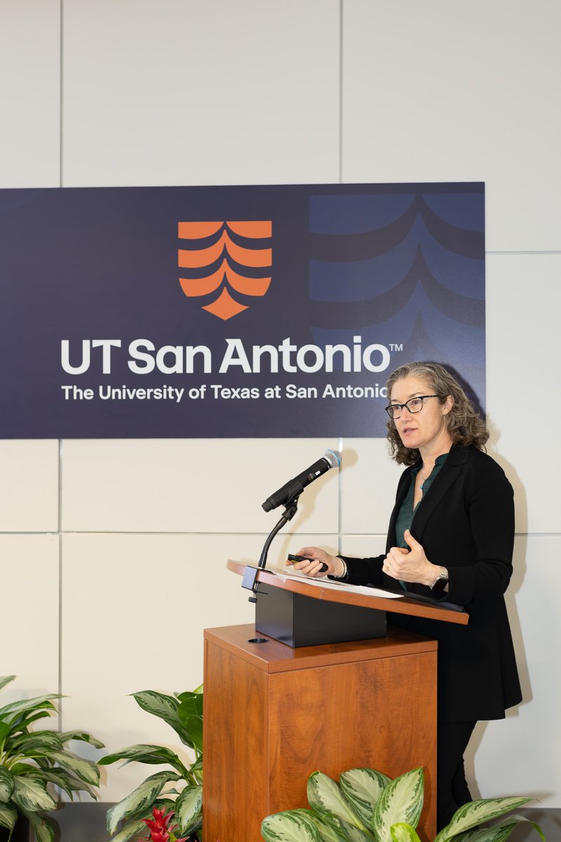 TheLongSOM's tweet photo. Today is Lobular Breast Cancer Awareness Day, a reminder of the importance of research into invasive lobular breast cancer.

The @mayscancer annual guest lectureship featuring Rebecca B. Riggins, PhD, is sponsored by the @LobularBCA and honors the late Deborah L. Mueller, MD. https://t.co/NUPWvkWOo3
