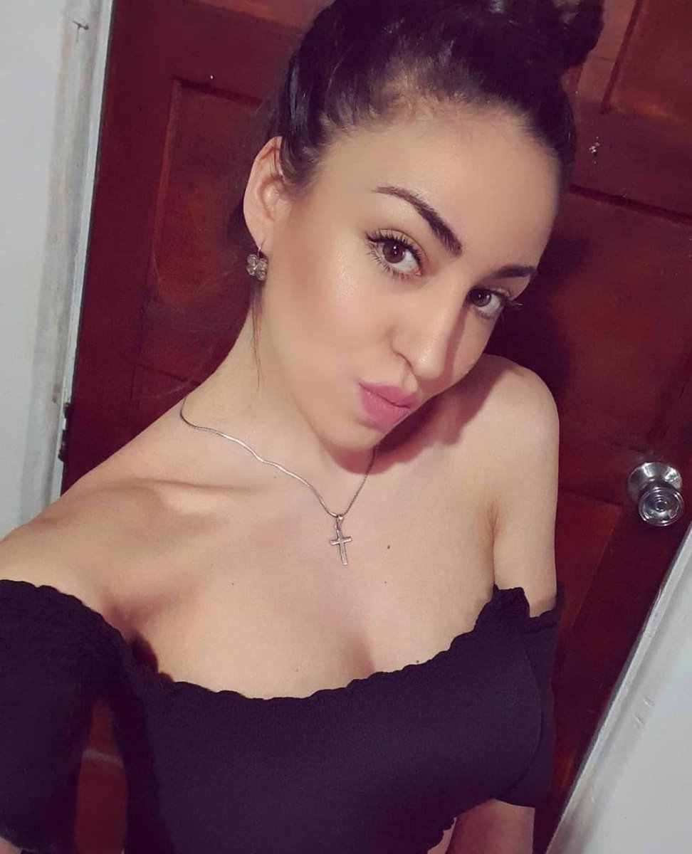 Hilarywi2's tweet photo. ¿Me siguen? Soy nueva en esta red social 🥺 https://t.co/C1n8jZaj3V