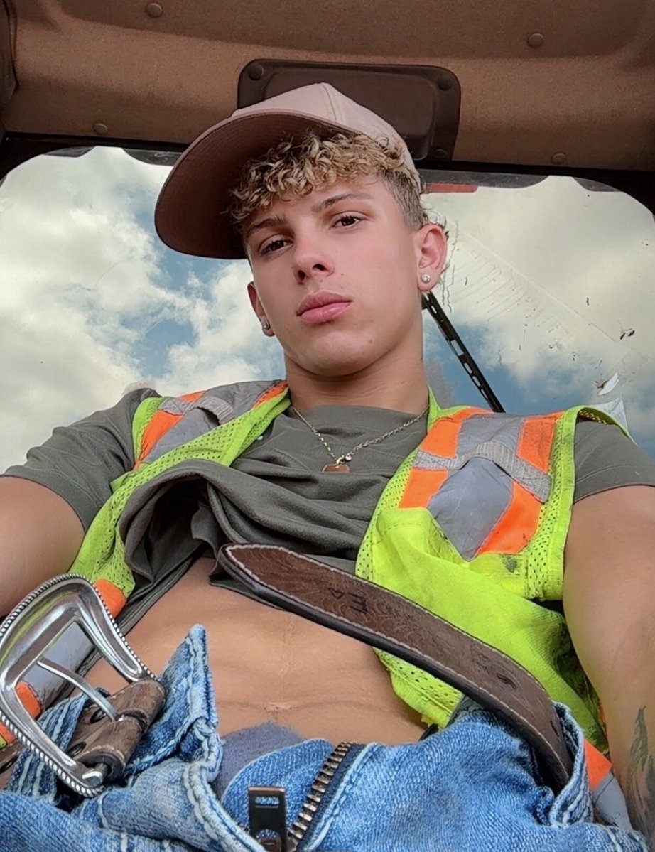 theguycatalog's tweet photo. 🚨🚨 hottest guy to drop an OF in 2026? Find out in the comments ⬇️ @AshBlaiseof https://t.co/SdAwWgupAo