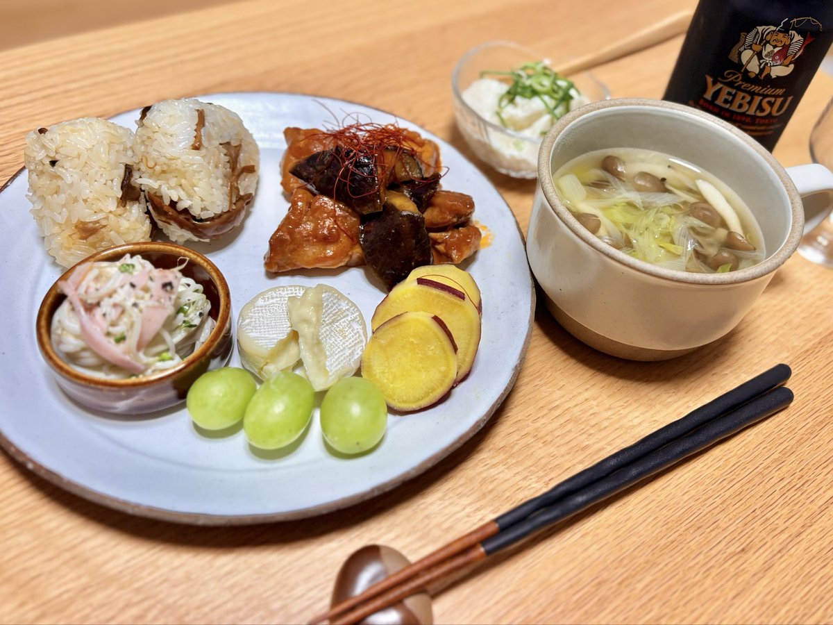 erierissa's tweet photo. 平日の家飲み🍻
普通ご飯用意してたら急遽飲むことになり、それならばとつまみのチーズも足してワンプレートにしてみた😊 https://t.co/mXagHx9nv5