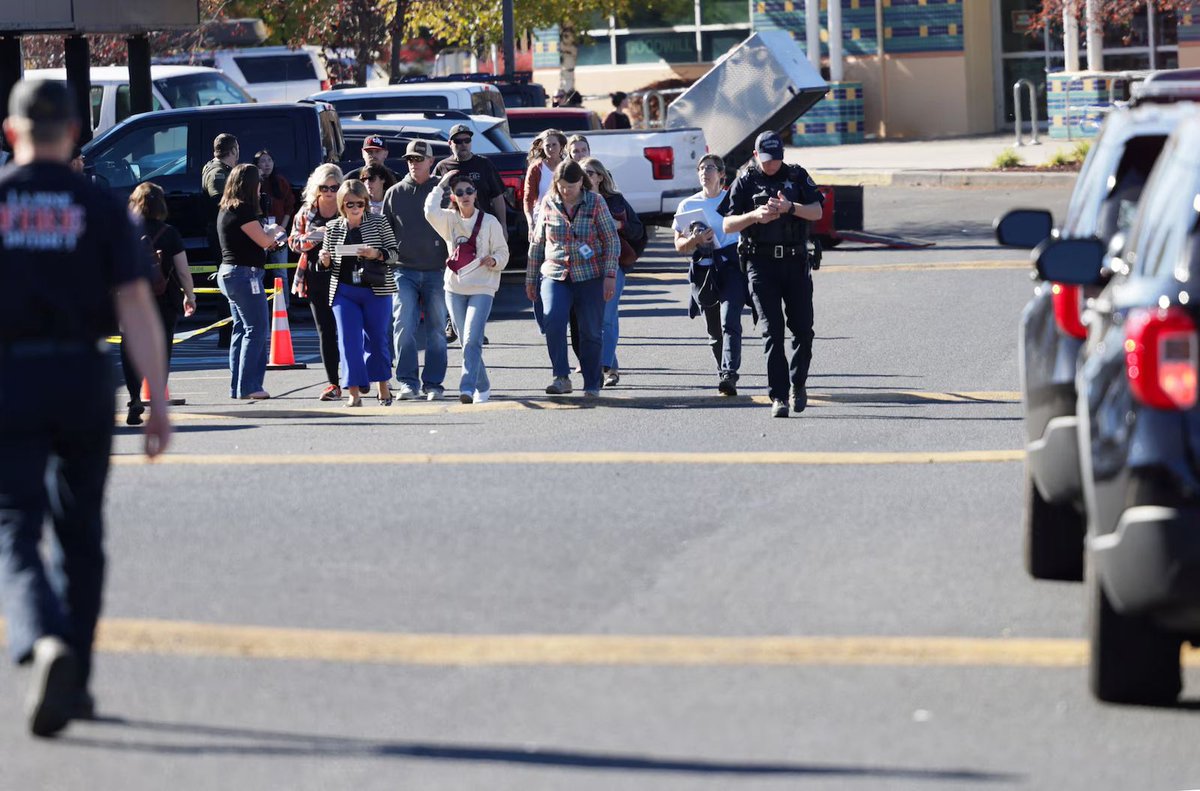 MarioNawfal's tweet photo. 🇺🇸 🚨BREAKING: The gunman who opened fire on children at Silver Rail Elementary in Bend, Oregon, has allegedly been identified as a 16-year-old.

No further information on the shooter has been released. 

So far, at least four people are confirmed dead, including three children.

Source: @Breaking911 / Writer: Bri