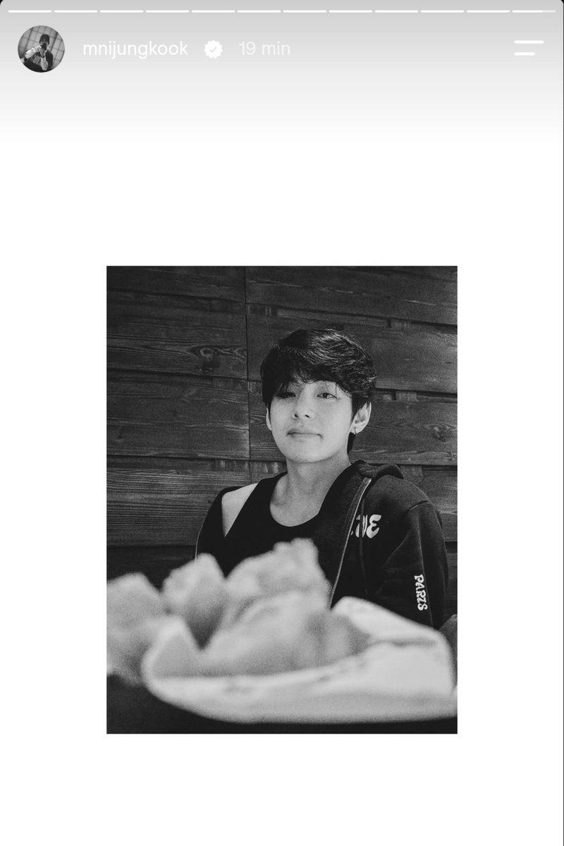 Yoongibong4's tweet photo. SON NOVIOS SON NOVIOS

#taekook https://t.co/732Tzu3xOK